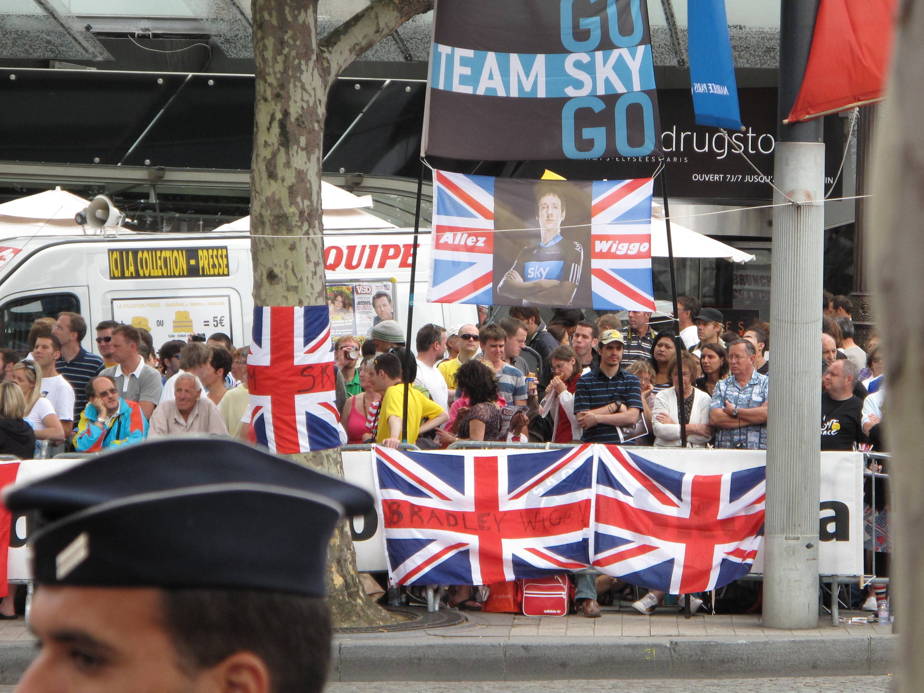 Paris Tour de france Bradley Wiggins british supporters
